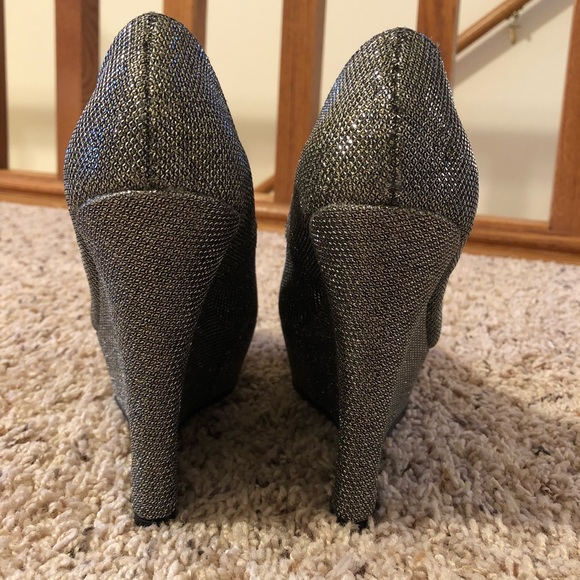 BAMBOO Shoes - ✨Silver/Gray Sparkly Glitter Wedge Platform Heels✨ BAMBOO Shoes - ✨Silver/Gray Sparkly Glitter Wedge Platform Heels✨